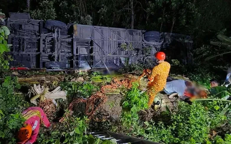 Xe bus chở khách hành hương lao xuống vực ở Nepal, 7 người thiệt mạng Xe bus chở khách hành hương lao xuống vực ở Nepal, 7 người thiệt mạng