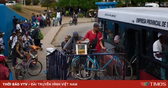Xe buýt “dưới nước” trở thành phương tiện cứu cánh tại Cuba