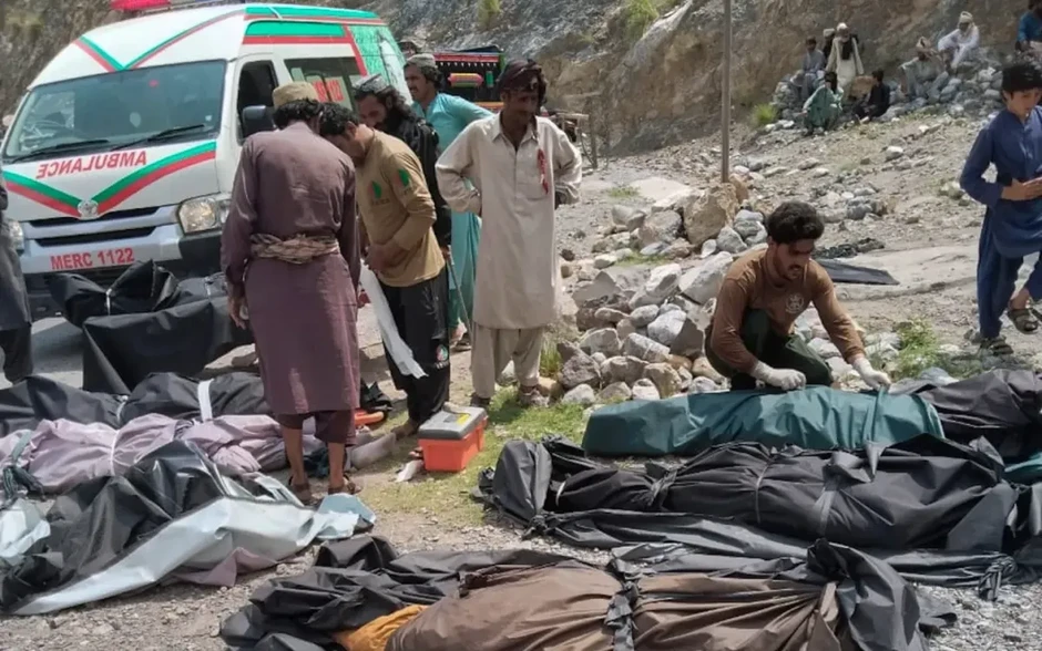 Xe buýt lao xuống vực ở Pakistan, ít nhất 40 người thiệt mạng Xe buýt lao xuống vực ở Pakistan, ít nhất 40 người thiệt mạng