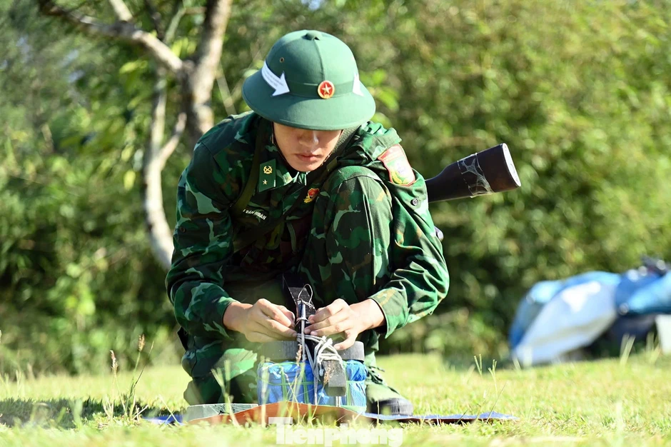 Xem tân binh Biên phòng 'vượt nắng' thao trường thực hiện kiểm tra ‘3 tiếng nổ’ Xem tân binh Biên phòng 'vượt nắng' thao trường thực hiện kiểm tra ‘3 tiếng nổ’