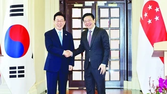 Xích lại gần hơn