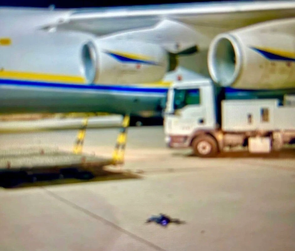 Xuất hiện ảnh drone lạ nằm sát máy bay Ukraine 'chứa đầy đạn dược' ở Đức Xuất hiện ảnh drone lạ nằm sát máy bay Ukraine 'chứa đầy đạn dược' ở Đức