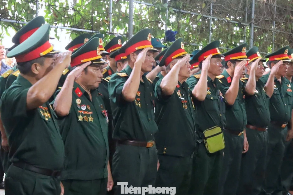 Xúc động ngày trở về của liệt sĩ sau 54 năm nằm lại chiến trường Xúc động ngày trở về của liệt sĩ sau 54 năm nằm lại chiến trường