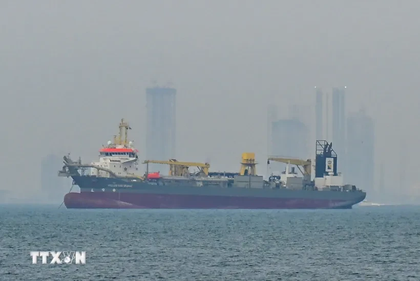 Xung đột Iran ảnh hưởng nghiêm trọng đến tuyến vận tải qua eo biển Hormuz Xung đột Iran ảnh hưởng nghiêm trọng đến tuyến vận tải qua eo biển Hormuz