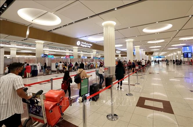 Xung đột tại Trung Đông: Các sân bay ở UAE nối lại hoạt động một phần Xung đột tại Trung Đông: Các sân bay ở UAE nối lại hoạt động một phần