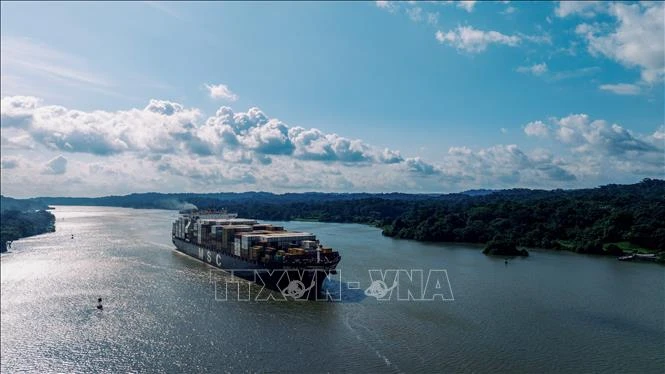 Xung đột Trung Đông khiến tàu thuyền đổ dồn về kênh đào Panama Xung đột Trung Đông khiến tàu thuyền đổ dồn về kênh đào Panama