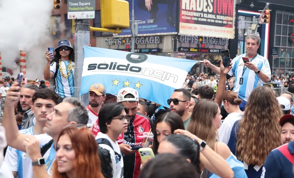 [Ảnh] Chung kết World Cup 2026: Cổ động viên Argentina biến New York thành sàn diễn Tango