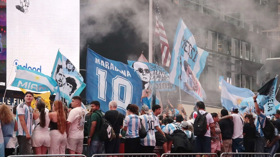 [Ảnh] Chung kết World Cup 2026: Cổ động viên Argentina biến New York thành sàn diễn Tango