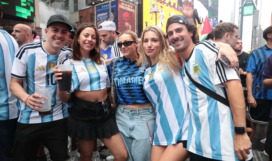 [Ảnh] Chung kết World Cup 2026: Cổ động viên Argentina biến New York thành sàn diễn Tango