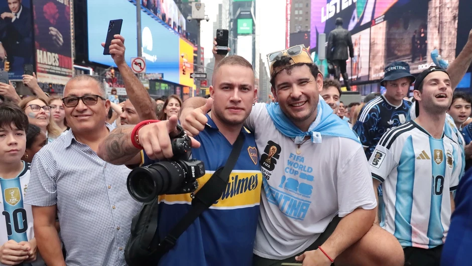 [Ảnh] Chung kết World Cup 2026: Cổ động viên Argentina biến New York thành sàn diễn Tango