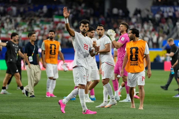 "Lão tướng" 36 tuổi tuyển Iran bất ngờ nhận danh hiệu Superior Player of the Match "Lão tướng" 36 tuổi tuyển Iran bất ngờ nhận danh hiệu Superior Player of the Match