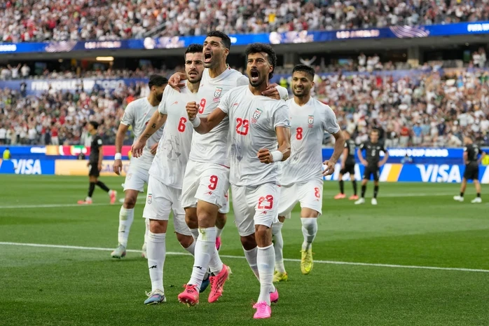 "Lão tướng" 36 tuổi tuyển Iran bất ngờ nhận danh hiệu Superior Player of the Match "Lão tướng" 36 tuổi tuyển Iran bất ngờ nhận danh hiệu Superior Player of the Match
