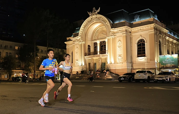 13.000 VĐV tranh tài tại giải chạy đêm TP HCM 13.000 VĐV tranh tài tại giải chạy đêm TP HCM