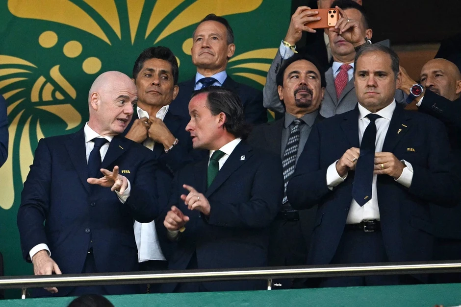 AFC, CONCACAF, UEFA ngầm kêu gọi phế truất Chủ tịch FIFA AFC, CONCACAF, UEFA ngầm kêu gọi phế truất Chủ tịch FIFA
