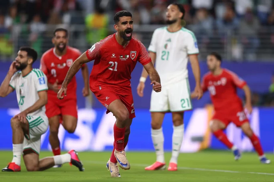 Algeria ngược dòng đánh bại Jordan để nuôi hy vọng đi tiếp Algeria ngược dòng đánh bại Jordan để nuôi hy vọng đi tiếp