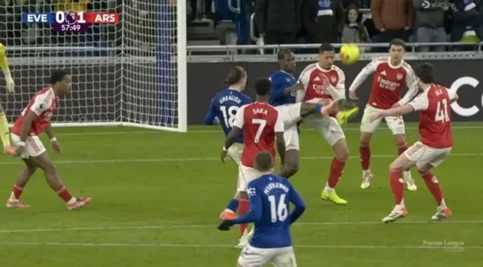 Arsenal 3 lần hưởng lợi từ VAR - Báo TinVina Arsenal 3 lần hưởng lợi từ VAR - Báo TinVina