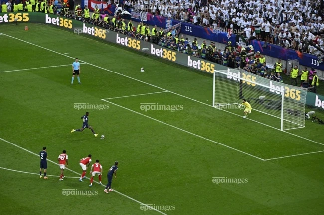 Arsenal bất bại cả mùa Champions League vẫn chết lặng Arsenal bất bại cả mùa Champions League vẫn chết lặng