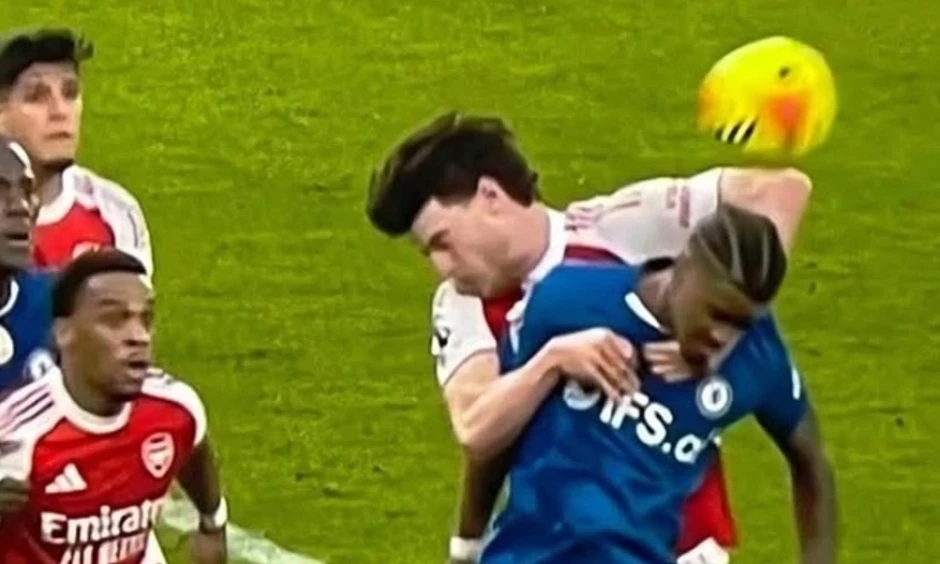Arsenal 'đáng lẽ chịu phạt đền ba lần mùa này' - Báo TinVina Arsenal 'đáng lẽ chịu phạt đền ba lần mùa này' - Báo TinVina