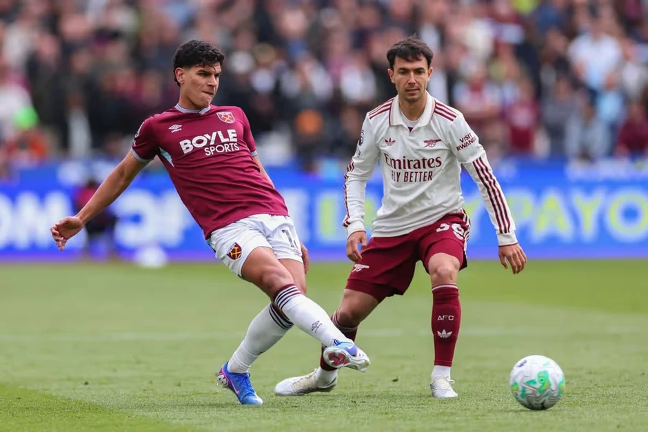 Arsenal đấu MU cho chữ ký của ngôi sao Premier League Arsenal đấu MU cho chữ ký của ngôi sao Premier League