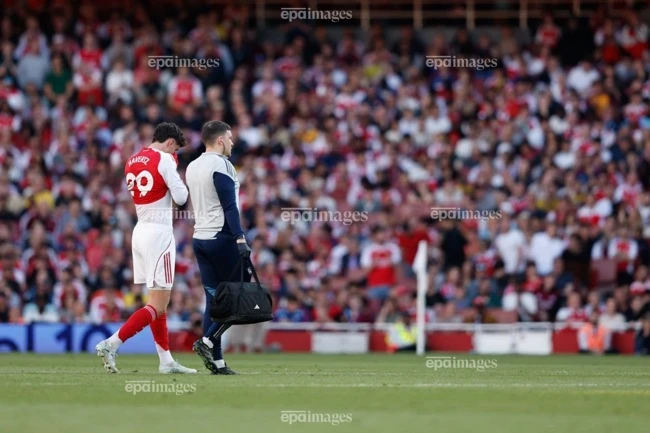 Arsenal lại hơn 6 điểm hay dâng cúp cho Man City?