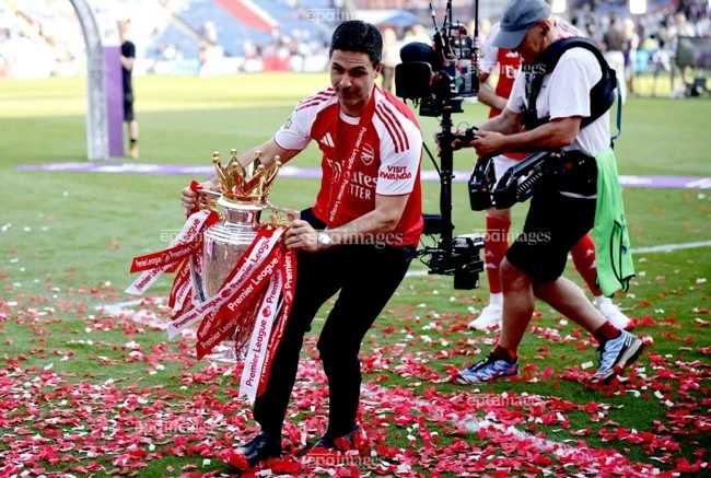 Arsenal sẵn sàng giật cúp Champions League từ tay PSG Arsenal sẵn sàng giật cúp Champions League từ tay PSG