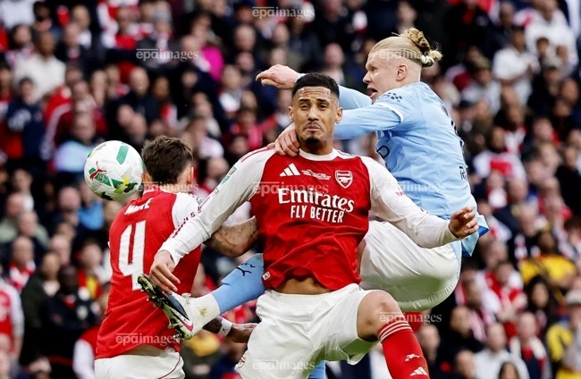 Arsenal sẩy chân trước Man City chẳng khác gì tự tay dâng cúp Arsenal sẩy chân trước Man City chẳng khác gì tự tay dâng cúp