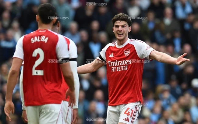 Arsenal thua Man City nhưng vẫn vô địch Ngoại hạng Anh Arsenal thua Man City nhưng vẫn vô địch Ngoại hạng Anh