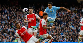 Arsenal thua Man City nhưng vẫn vô địch Ngoại hạng Anh
