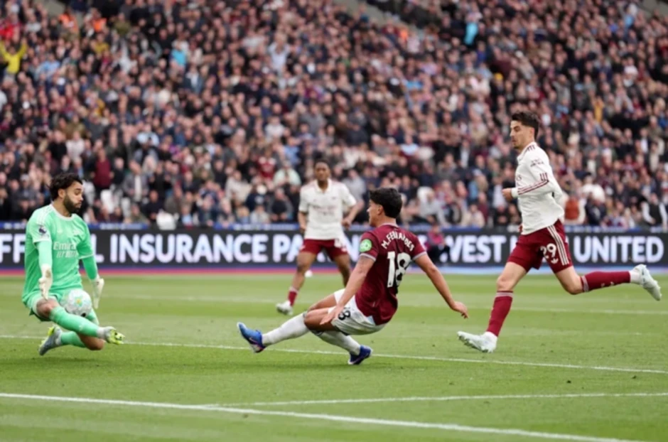 Arsenal tiến sát ngôi vương Ngoại hạng Anh - Báo TinVina