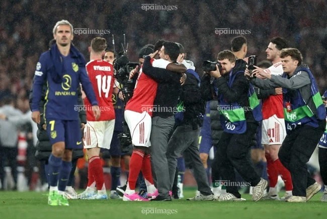 Arsenal vô địch, dàn sao bỏ túi tiền thưởng 'khủng' sau 22 năm chờ đợi Arsenal vô địch, dàn sao bỏ túi tiền thưởng 'khủng' sau 22 năm chờ đợi