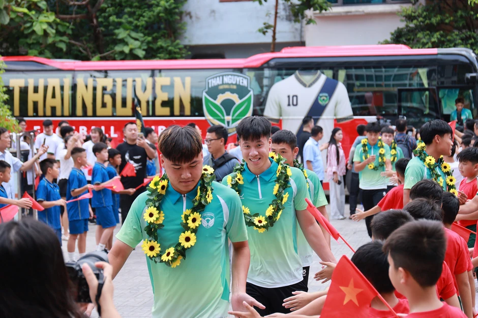 Bầu Hiển: Trao bóng đá một quê hương Bầu Hiển: Trao bóng đá một quê hương