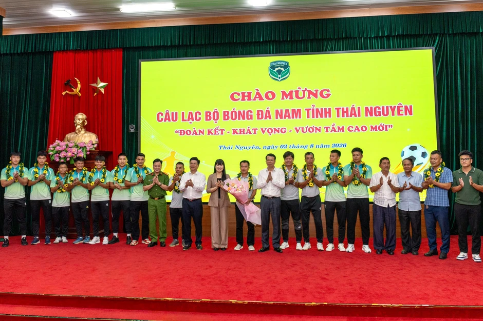 Bầu Hiển: Trao bóng đá một quê hương Bầu Hiển: Trao bóng đá một quê hương