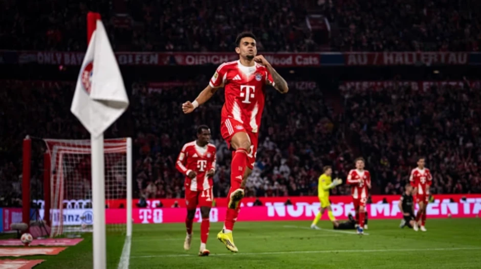 Bayern tạo khoảng cách 14 điểm ở Bundesliga Bayern tạo khoảng cách 14 điểm ở Bundesliga