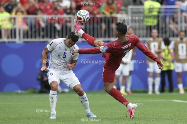 Bị vùi dập sau trận hòa, Ronaldo gửi lời cảnh báo Bị vùi dập sau trận hòa, Ronaldo gửi lời cảnh báo