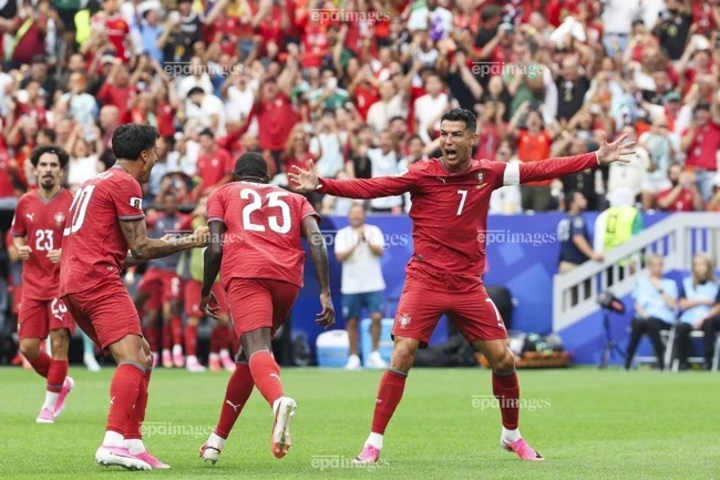 Bị vùi dập sau trận hòa, Ronaldo gửi lời cảnh báo Bị vùi dập sau trận hòa, Ronaldo gửi lời cảnh báo