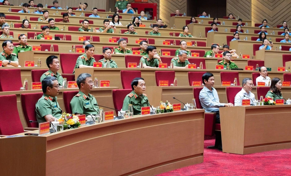 Bộ Công an phát động cán bộ tập luyện chuẩn bị đại hội TDTT toàn quốc Bộ Công an phát động cán bộ tập luyện chuẩn bị đại hội TDTT toàn quốc