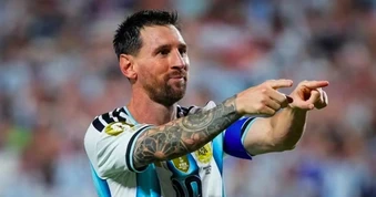 Ca sĩ Shakira hâm nóng khán đài World Cup, công khai ủng hộ Messi