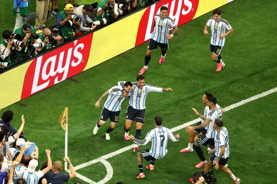 Cả thế giới già đi, Messi thì không Cả thế giới già đi, Messi thì không