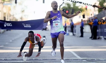 Cách biệt 0,01 giây giúp runner Mỹ vô địch Los Angeles Marathon - Báo TinVina