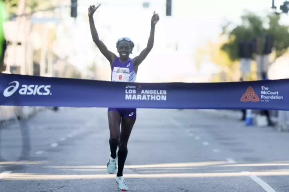 Cách biệt 0,01 giây giúp runner Mỹ vô địch Los Angeles Marathon - Báo TinVina Cách biệt 0,01 giây giúp runner Mỹ vô địch Los Angeles Marathon - Báo TinVina