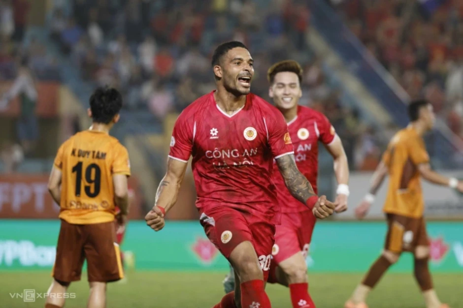 CAHN thắng liền 7 trận ở V-League CAHN thắng liền 7 trận ở V-League