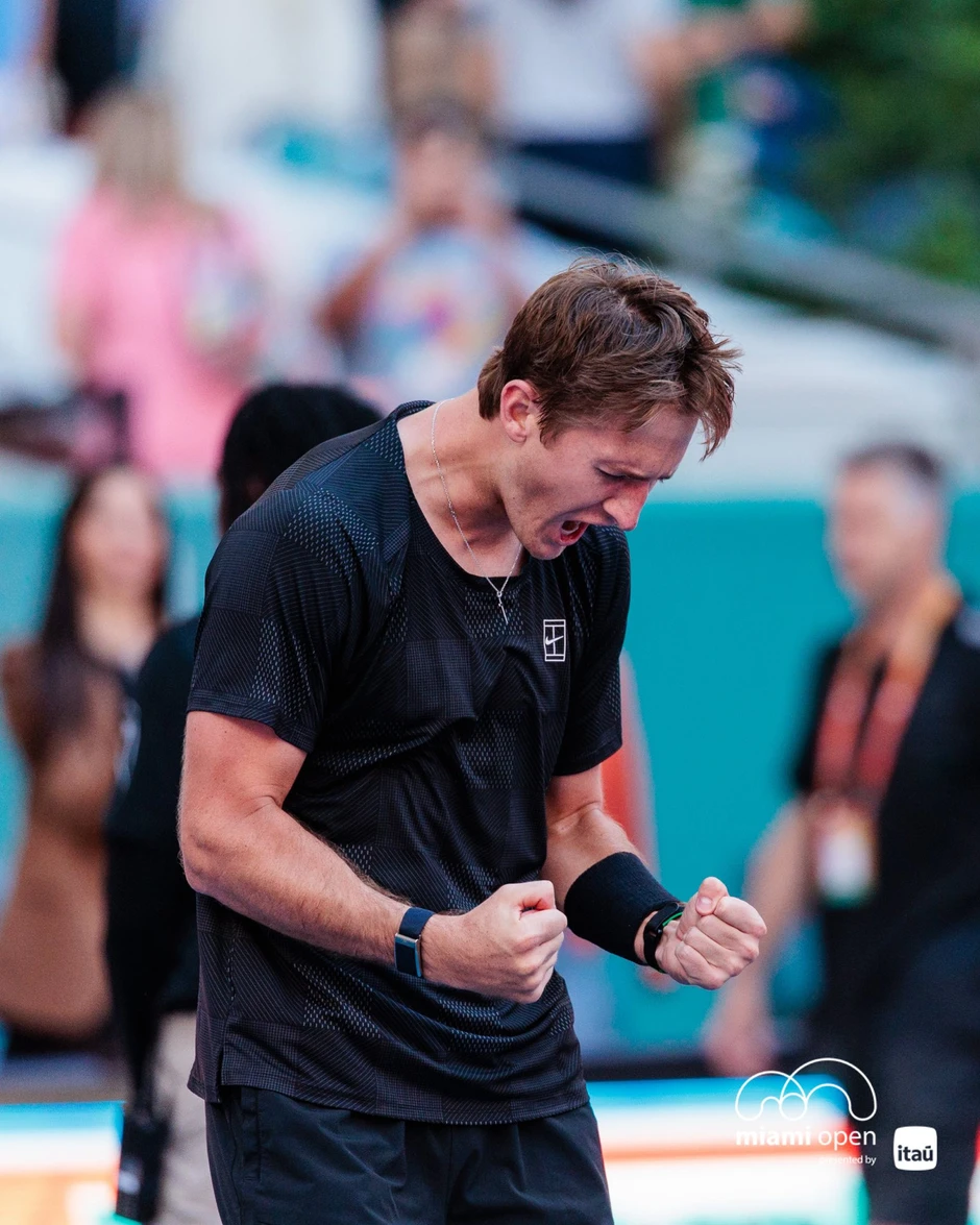 Carlos Alcaraz thua sốc ở vòng 3 Miami Open 2026 Carlos Alcaraz thua sốc ở vòng 3 Miami Open 2026
