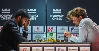Carlsen đánh bại 'Vua cờ' Gukesh tại Giải cờ vua Na Uy