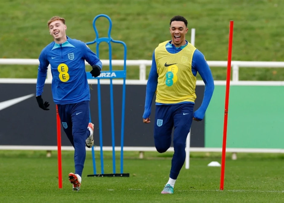 Carragher ám chỉ Maguire bị loại vì làm mất lòng Tuchel - Báo TinVina Carragher ám chỉ Maguire bị loại vì làm mất lòng Tuchel - Báo TinVina