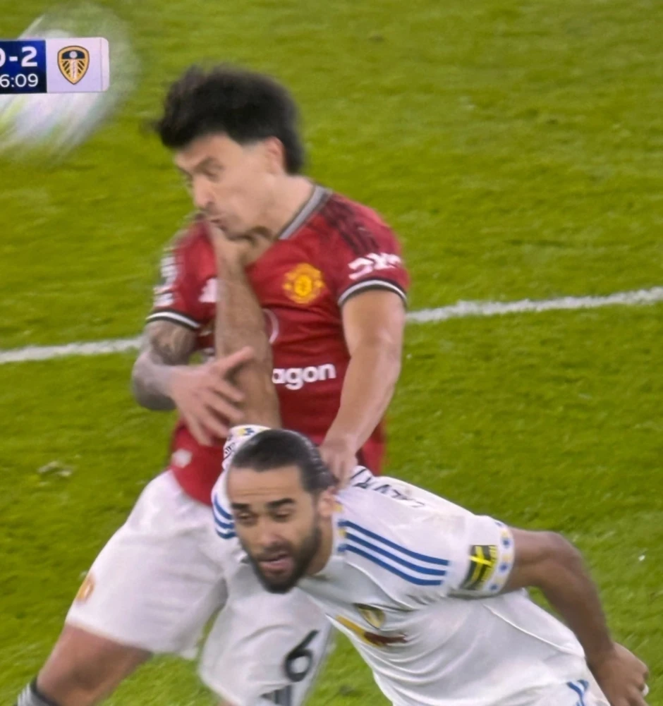 Carragher: 'Thẻ đỏ của Man Utd quá nặng' - Báo TinVina Carragher: 'Thẻ đỏ của Man Utd quá nặng' - Báo TinVina