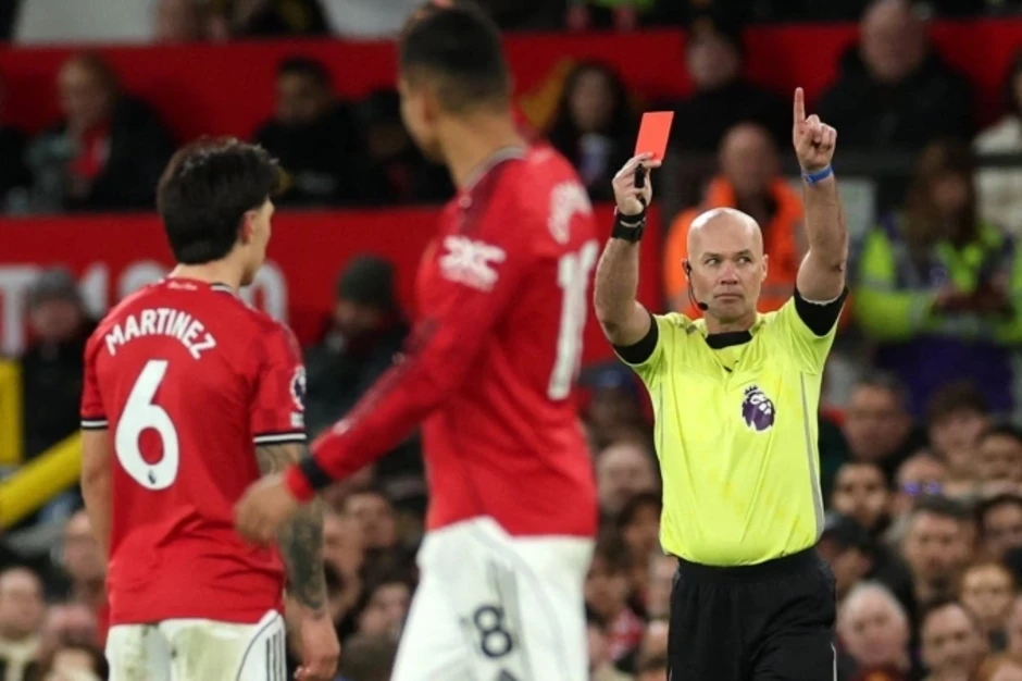 Carragher: 'Thẻ đỏ của Man Utd quá nặng' - Báo TinVina Carragher: 'Thẻ đỏ của Man Utd quá nặng' - Báo TinVina