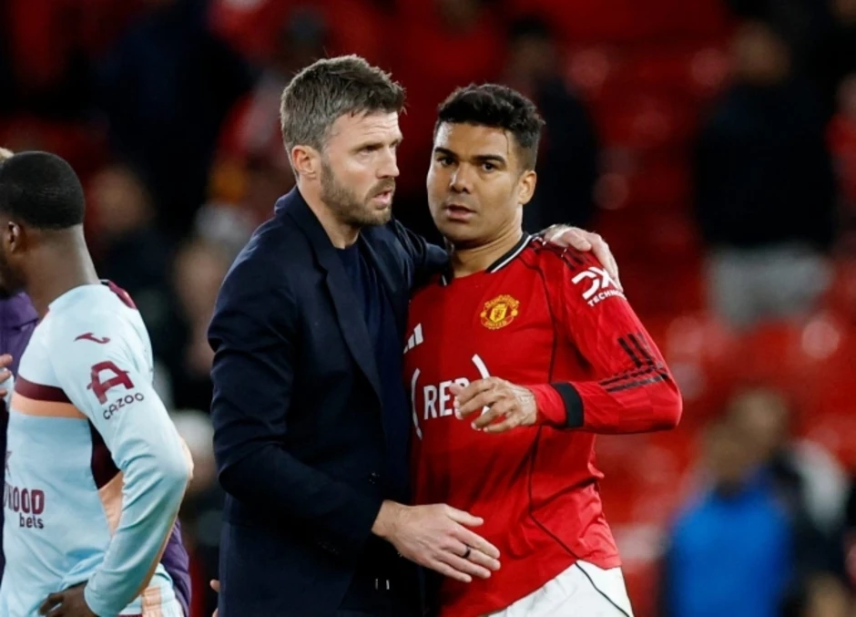 Carragher và lời xin lỗi muộn màng dành cho Casemiro - Báo TinVina Carragher và lời xin lỗi muộn màng dành cho Casemiro - Báo TinVina