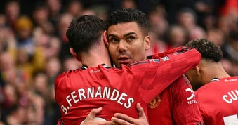Casemiro nhận mức lương gấp đôi Bruno Fernandes