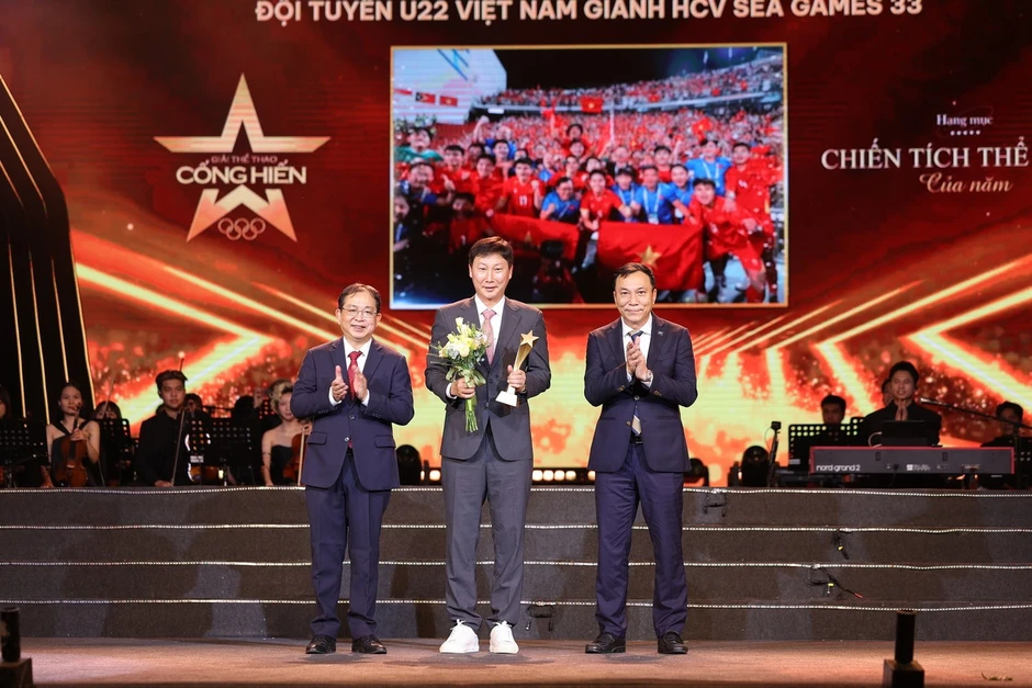 Cầu thủ Đình Bắc: 'Hy vọng hết mùa giải này tôi có thể ra nước ngoài thi đấu' Cầu thủ Đình Bắc: 'Hy vọng hết mùa giải này tôi có thể ra nước ngoài thi đấu'