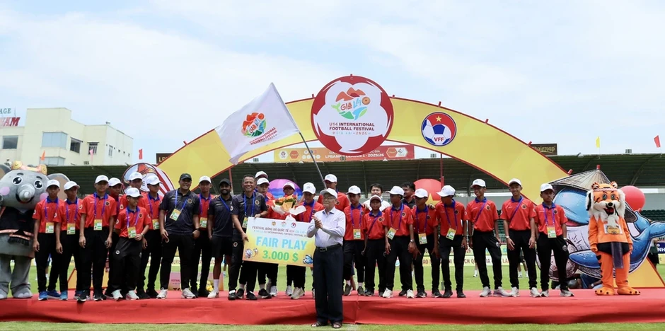 Chân dung nhà vô địch đầu tiên Festival bóng đá quốc tế Chân dung nhà vô địch đầu tiên Festival bóng đá quốc tế